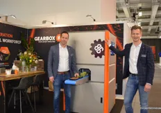 Harm van Adrichem en Ab van Staalduinen van Gearbox Innovations bij de GearStation die meegebracht was naar ‘machinehal’ 4.1 in Messe Berlin. Voor het eerst stond het snelgroeiende bedrijf er ‘tussen de grote machinejongens’.
